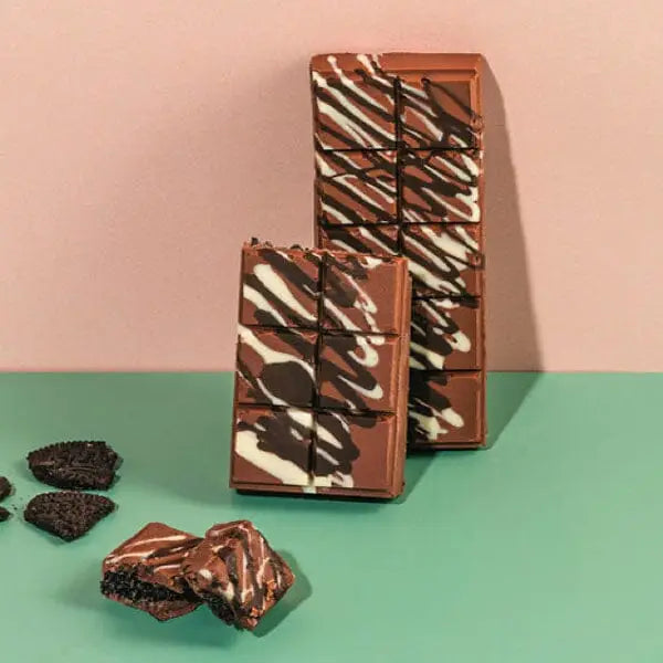 Cookies N Cream Dubai Chocolate Bar with cookie pieces and cream flavor