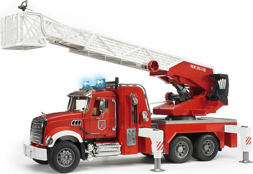 MACK Granite Fire engine with Water pump - Bruder fire truck with working water pump for emergency rescue scenarios