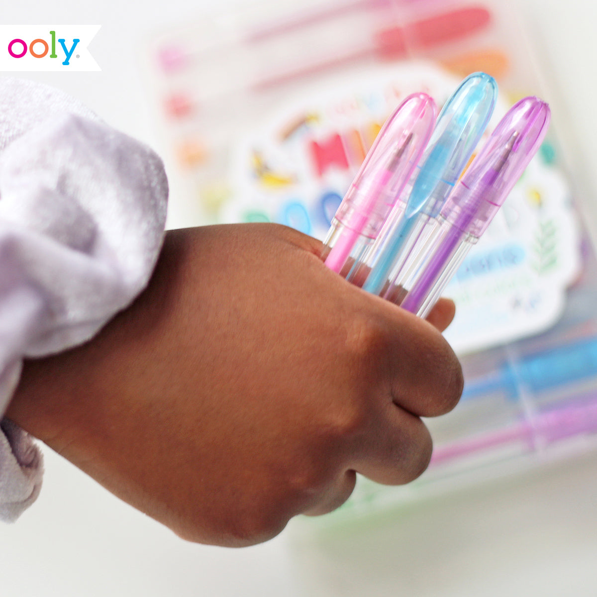 Mini fruity scented doodle markers with delicious fruit fragrances for creative art projects