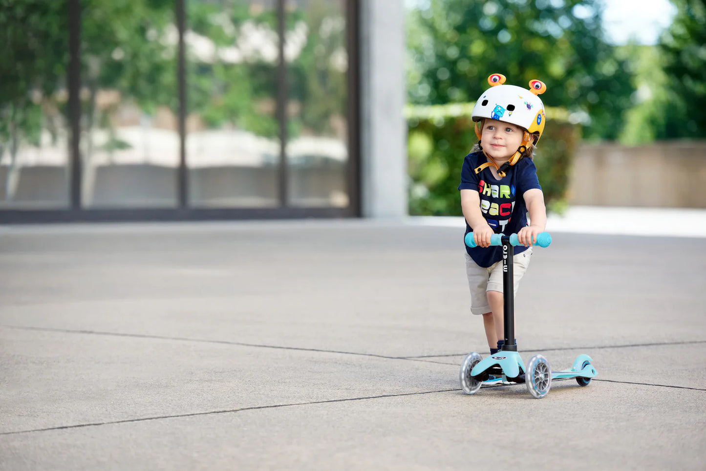Micro Mini2Grow LED Scooter Blue with LED wheels and adjustable features
