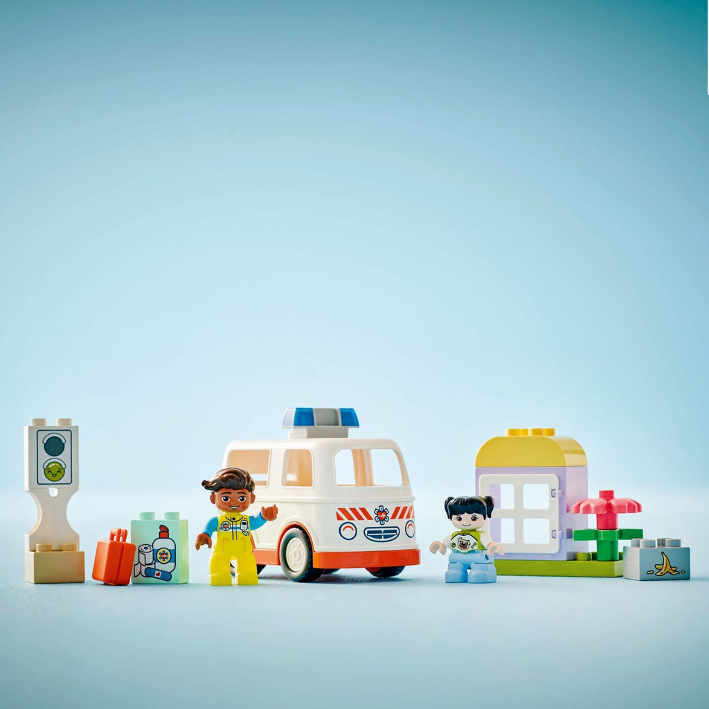 LEGO DUPLO: Ambulance & Driver