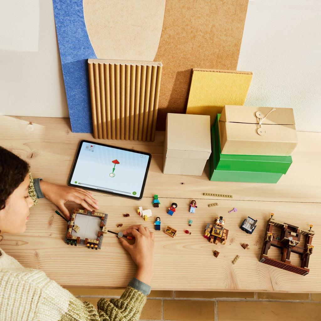 LEGO Minecraft: Woodland Mansion Fighting Ring