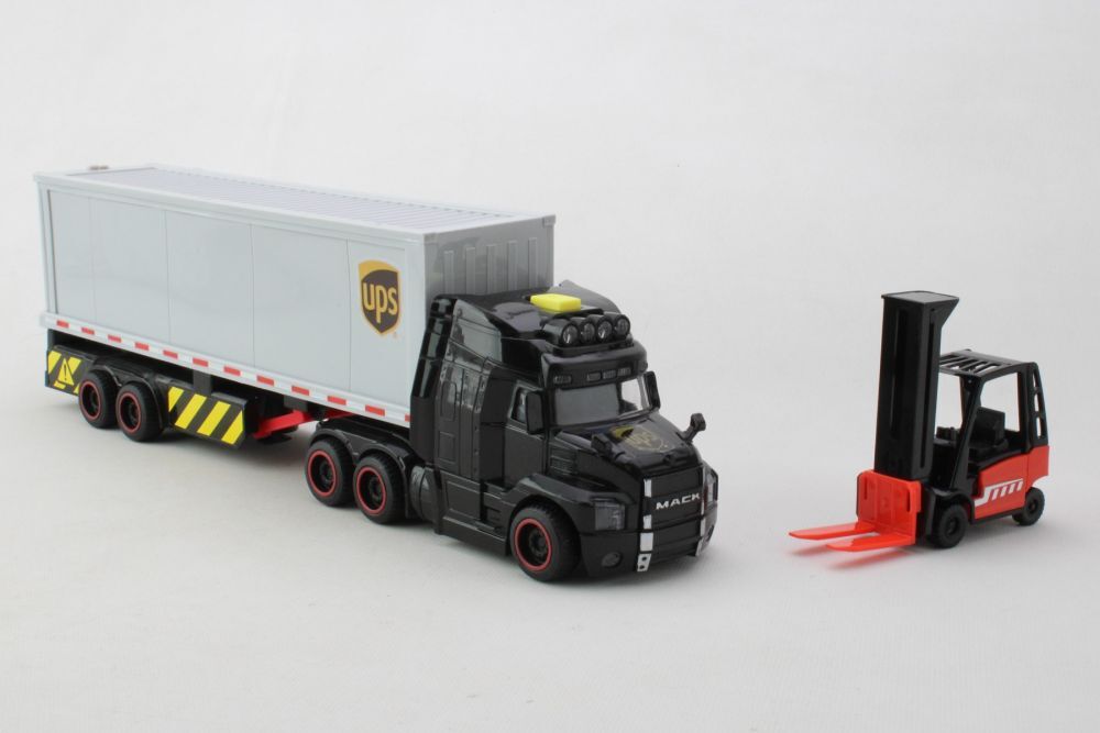 UPS Action Truck - Daron WWT officially licensed UPS delivery truck for logistics and shipping play adventures